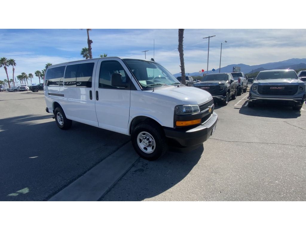 2023 Chevrolet Express Passenger 3500 1LS