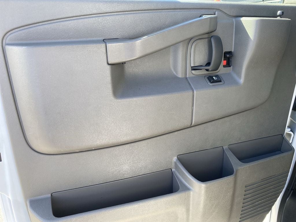 2023 Chevrolet Express Passenger 3500 1LS