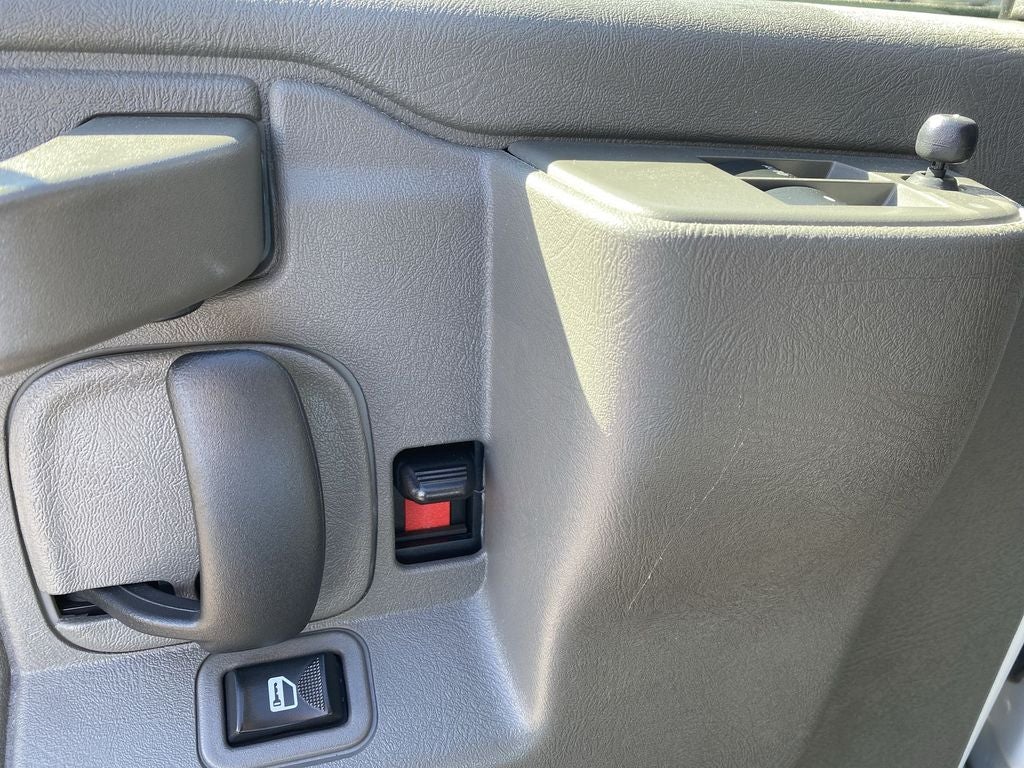 2023 Chevrolet Express Passenger 3500 1LS