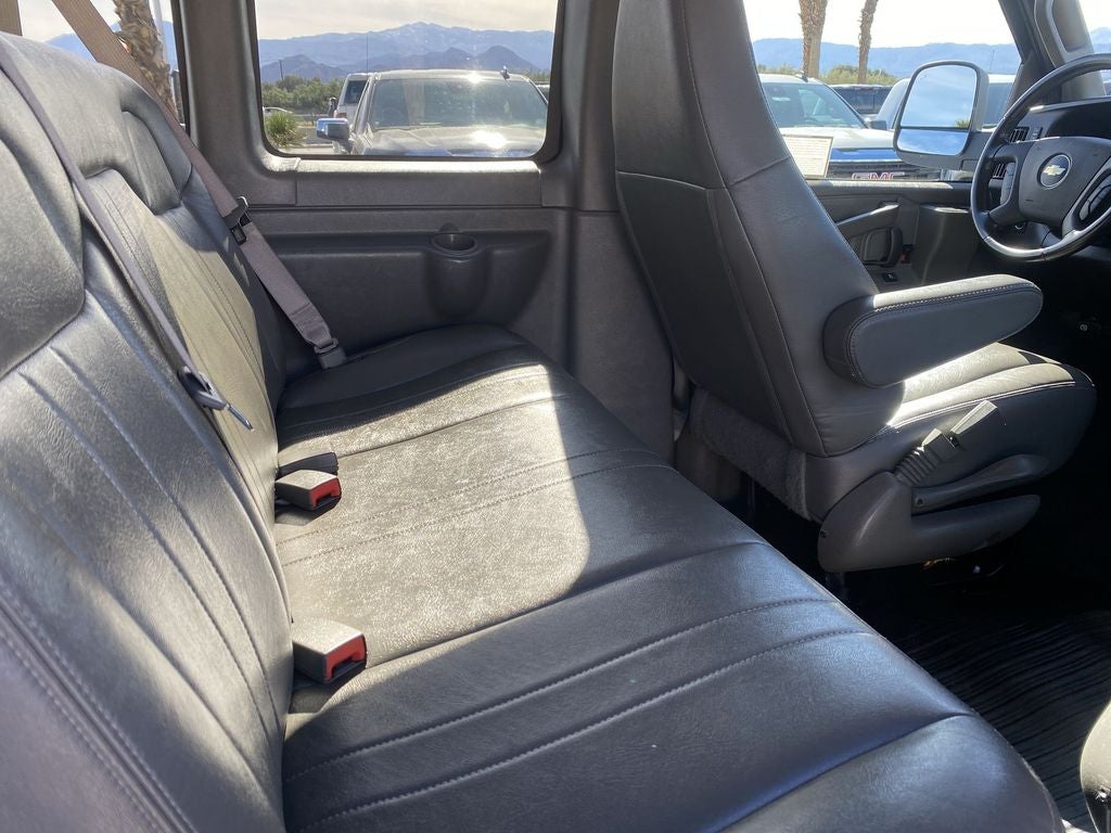 2023 Chevrolet Express Passenger 3500 1LS