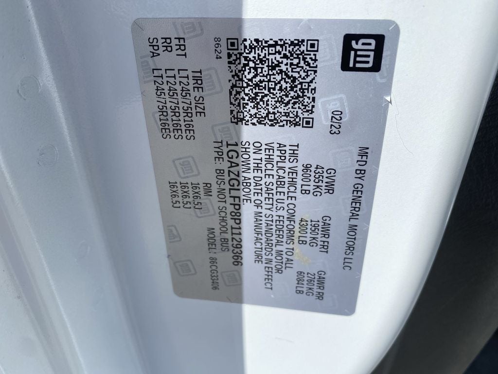 2023 Chevrolet Express Passenger 3500 1LS