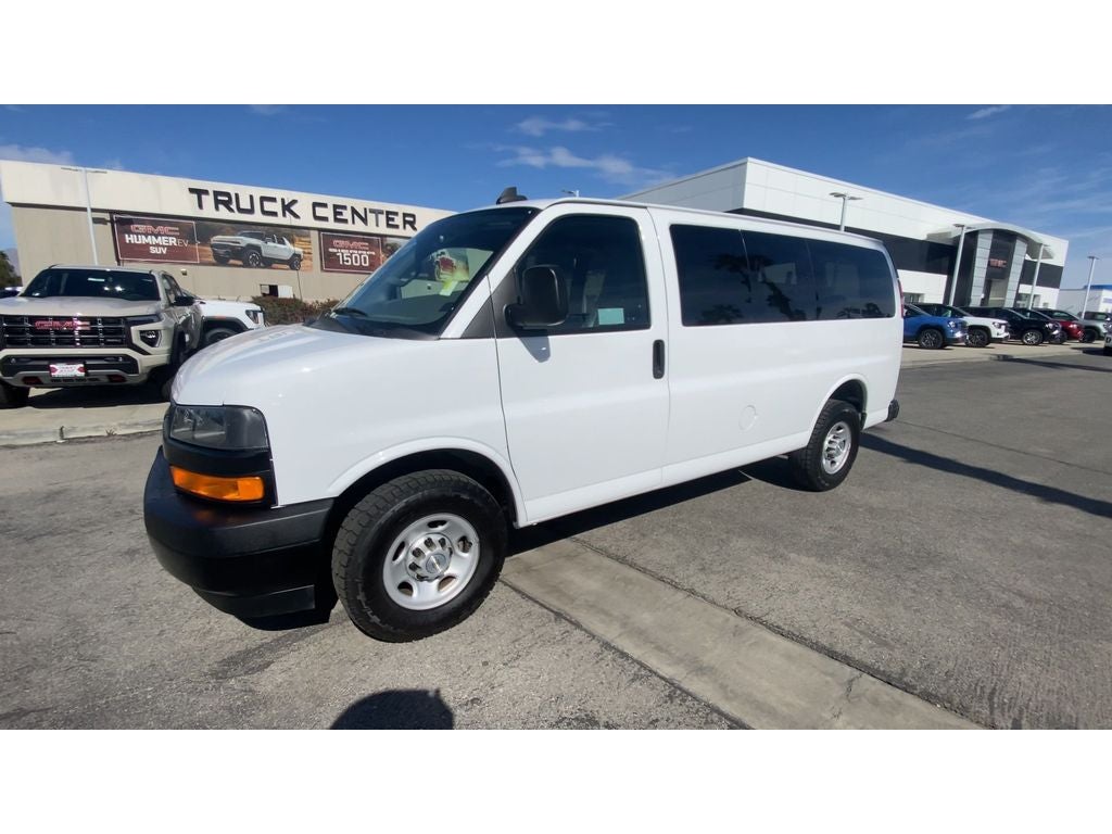 2023 Chevrolet Express Passenger 3500 1LS