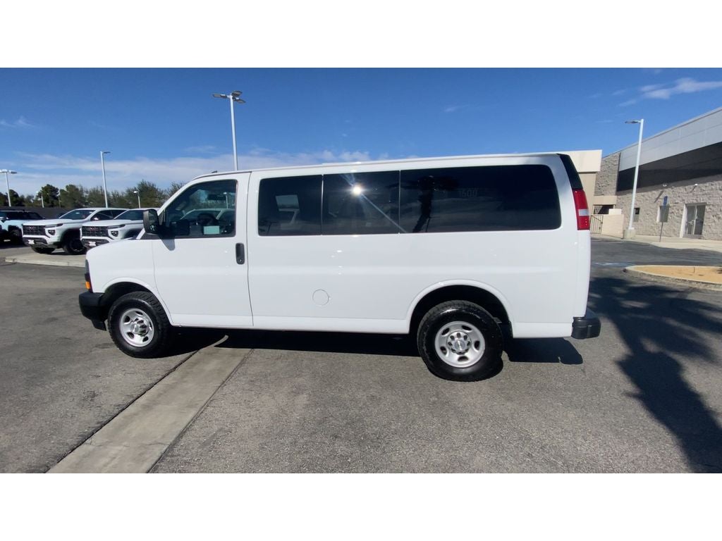 2023 Chevrolet Express Passenger 3500 1LS