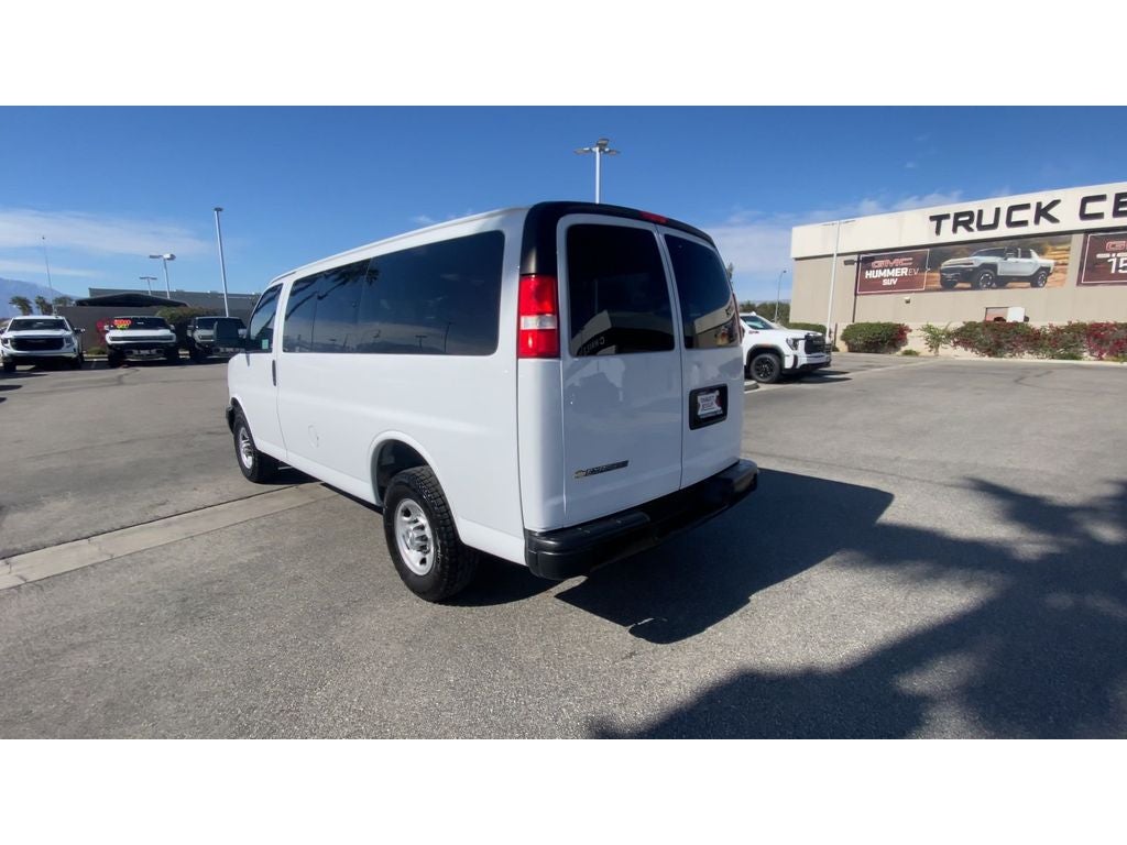 2023 Chevrolet Express Passenger 3500 1LS