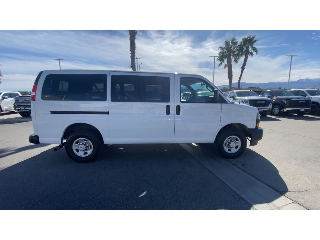 2023 Chevrolet Express Passenger 3500 1LS