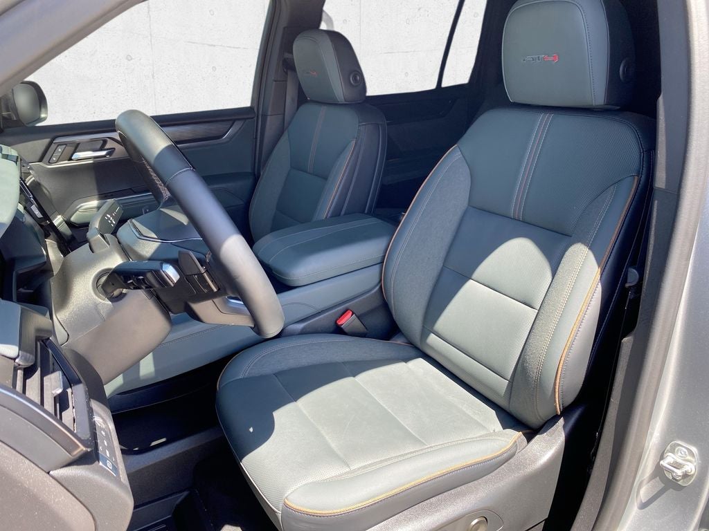 2024 GMC Acadia AT4