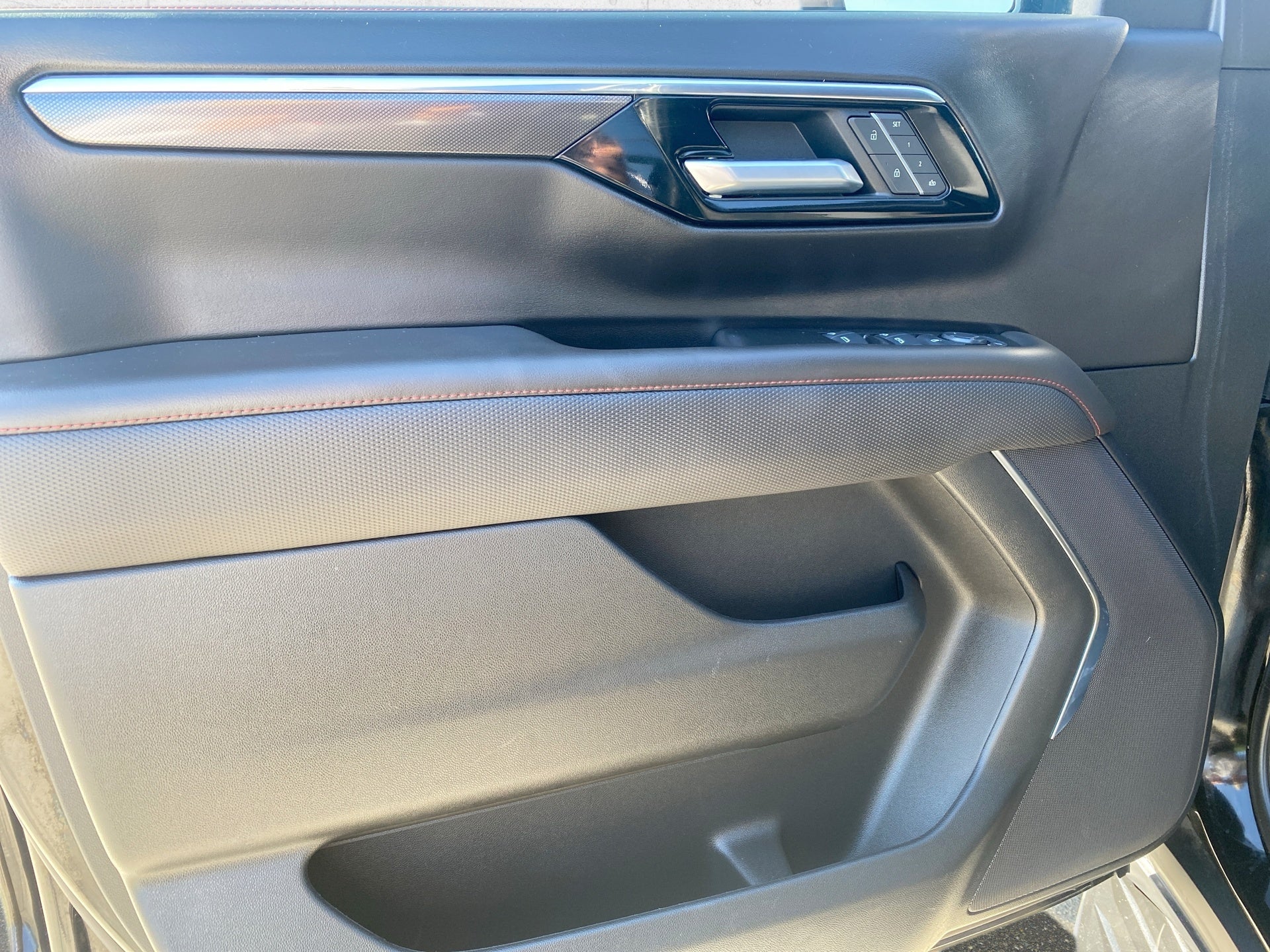 2025 Chevrolet Suburban RST