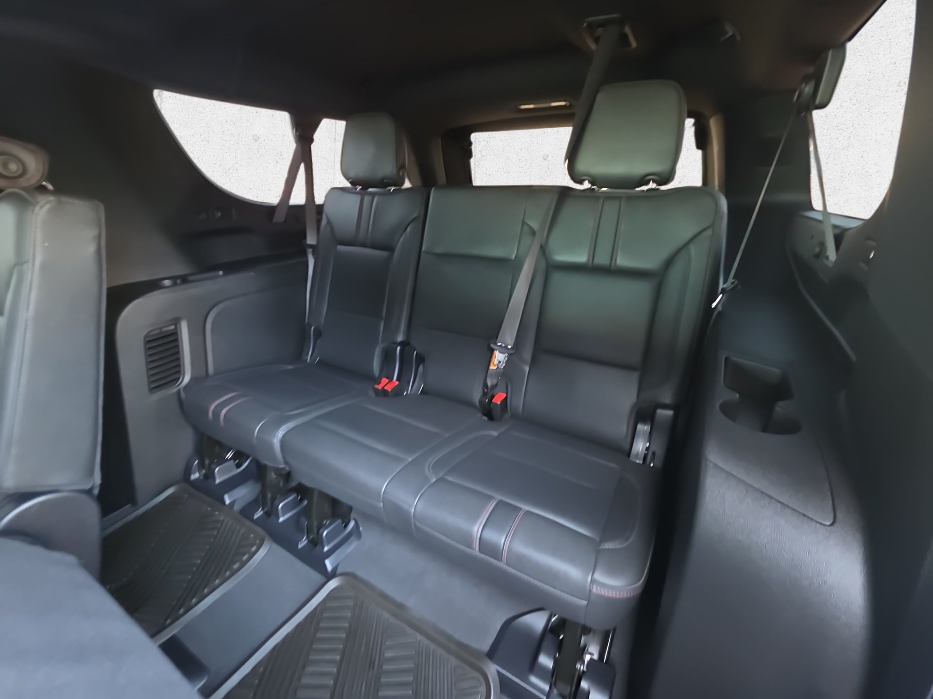 2025 Chevrolet Suburban RST