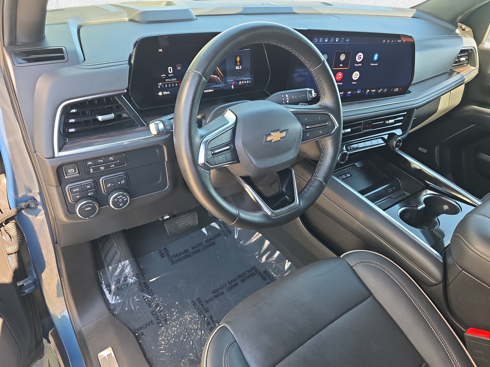 2025 Chevrolet Suburban Premier - Photo 10
