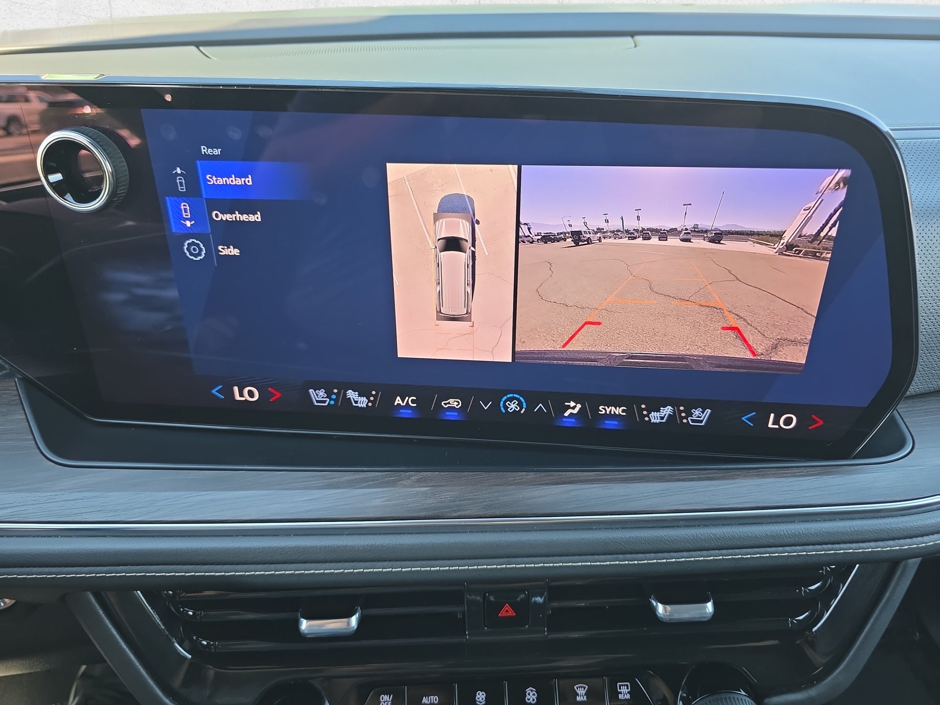 2025 Chevrolet Suburban Premier - Photo 15
