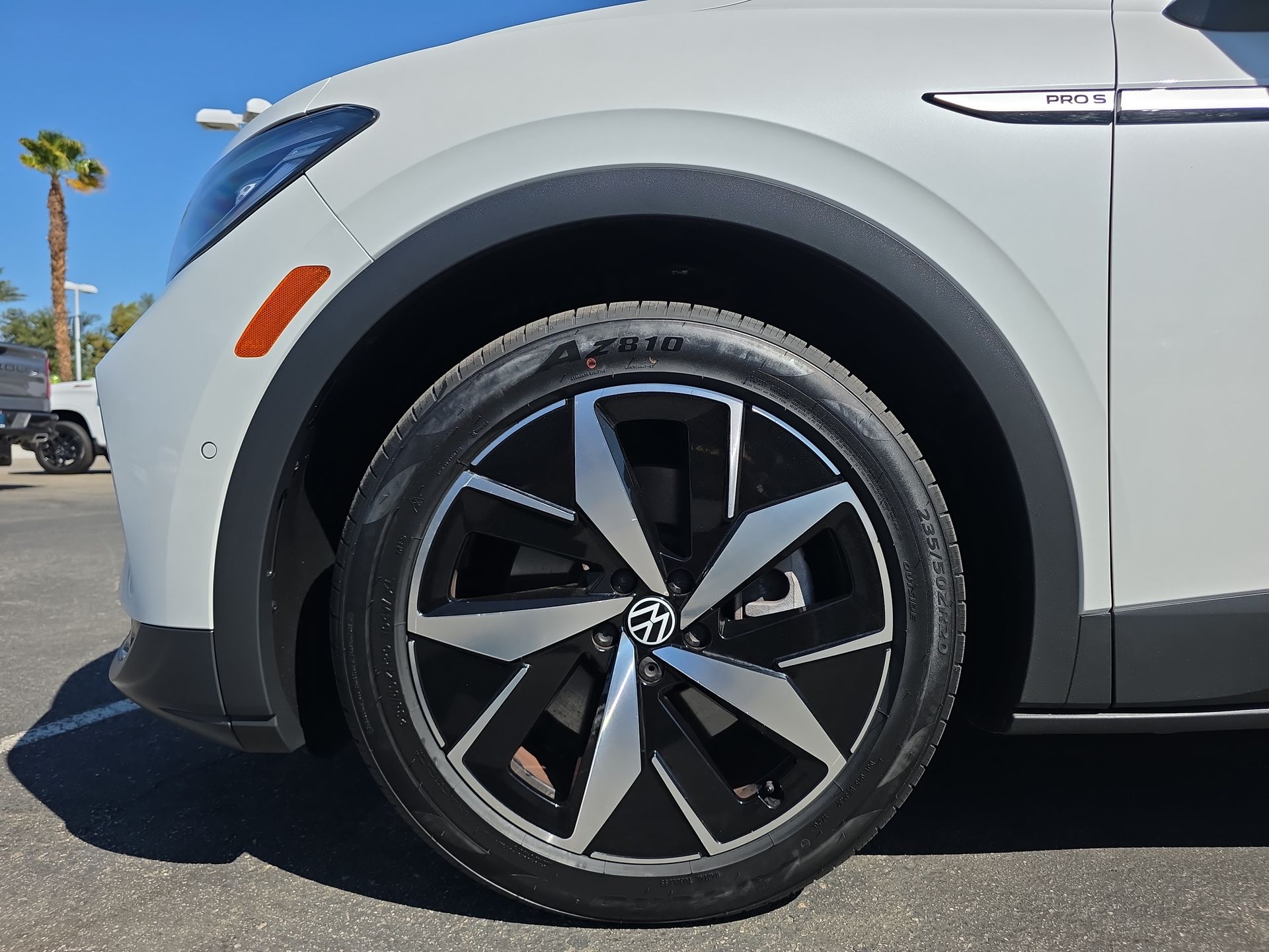 2023 Volkswagen ID.4 Pro