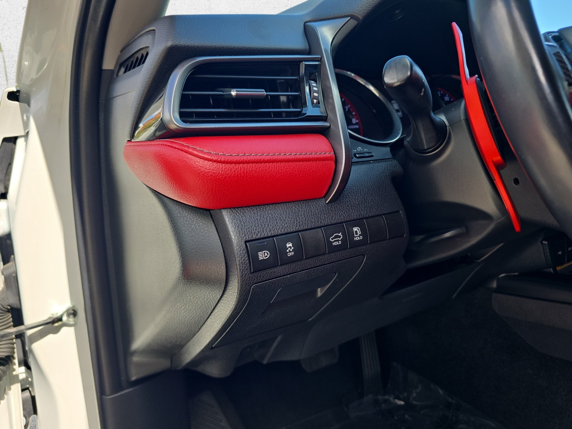 2020 Toyota Camry XSE - Photo 17