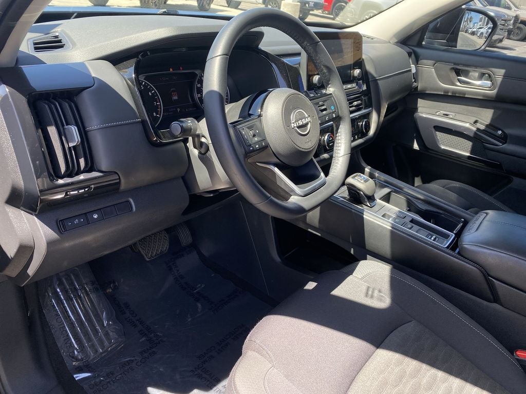 2022 Nissan Pathfinder SV