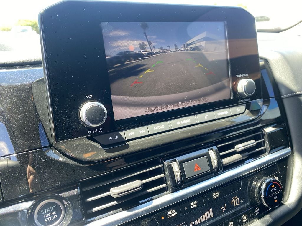 2022 Nissan Pathfinder SV