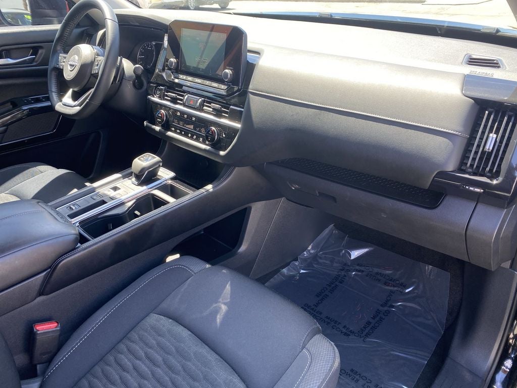 2022 Nissan Pathfinder SV