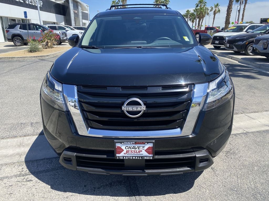 2022 Nissan Pathfinder SV
