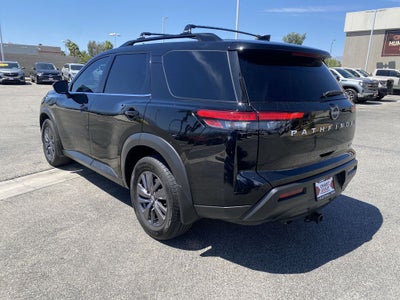 2022 Nissan Pathfinder SV