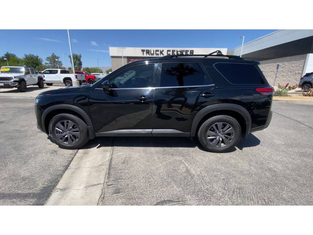 2022 Nissan Pathfinder SV