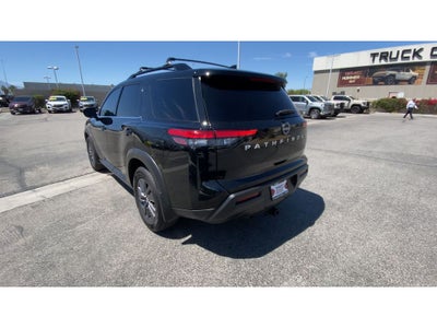 2022 Nissan Pathfinder SV
