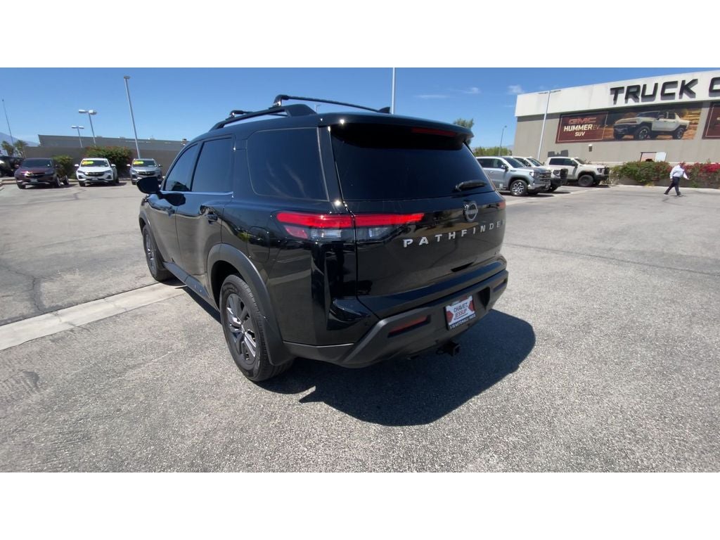 2022 Nissan Pathfinder SV