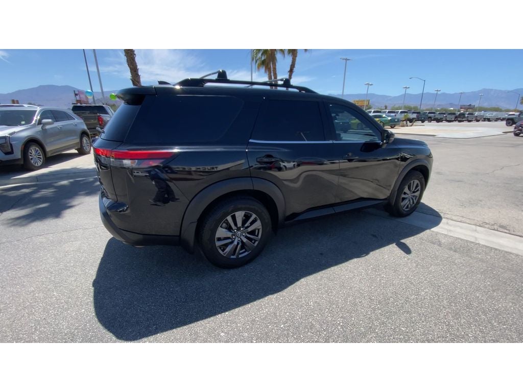 2022 Nissan Pathfinder SV