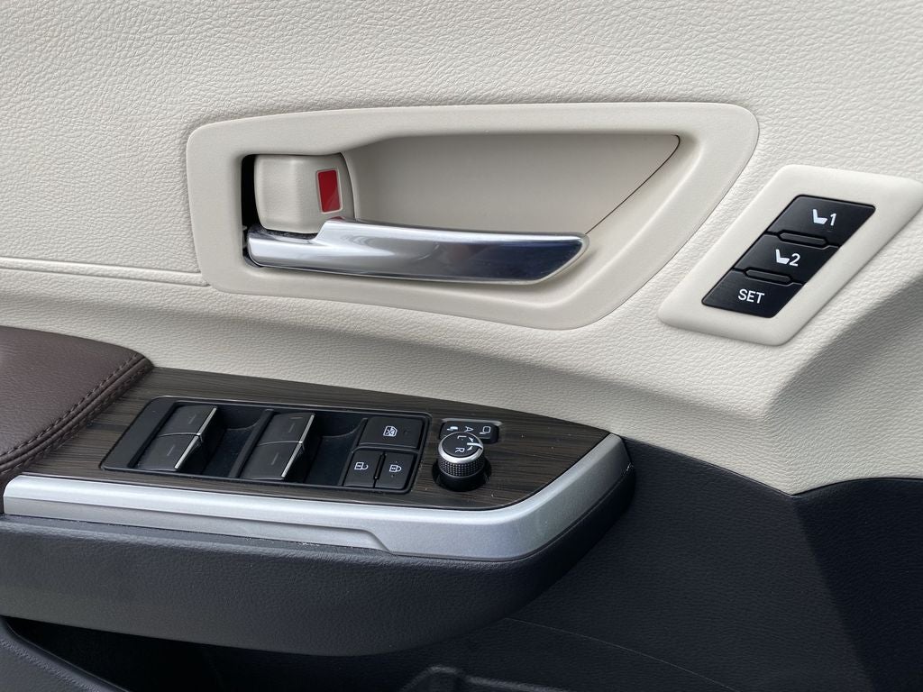 2022 Toyota Sienna Platinum