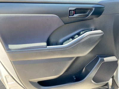 2025 Toyota Highlander LE