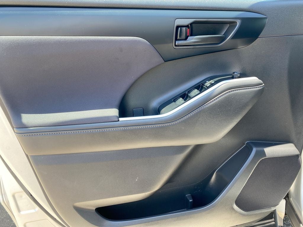 2025 Toyota Highlander LE