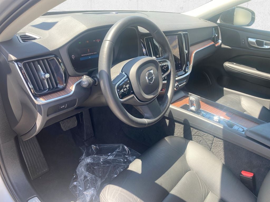 2024 Volvo S60 Plus Dark Theme