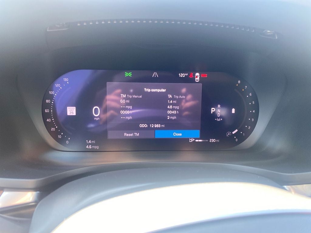 2024 Volvo S60 Plus Dark Theme