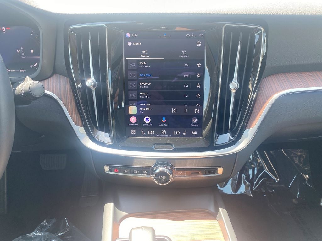 2024 Volvo S60 Plus Dark Theme