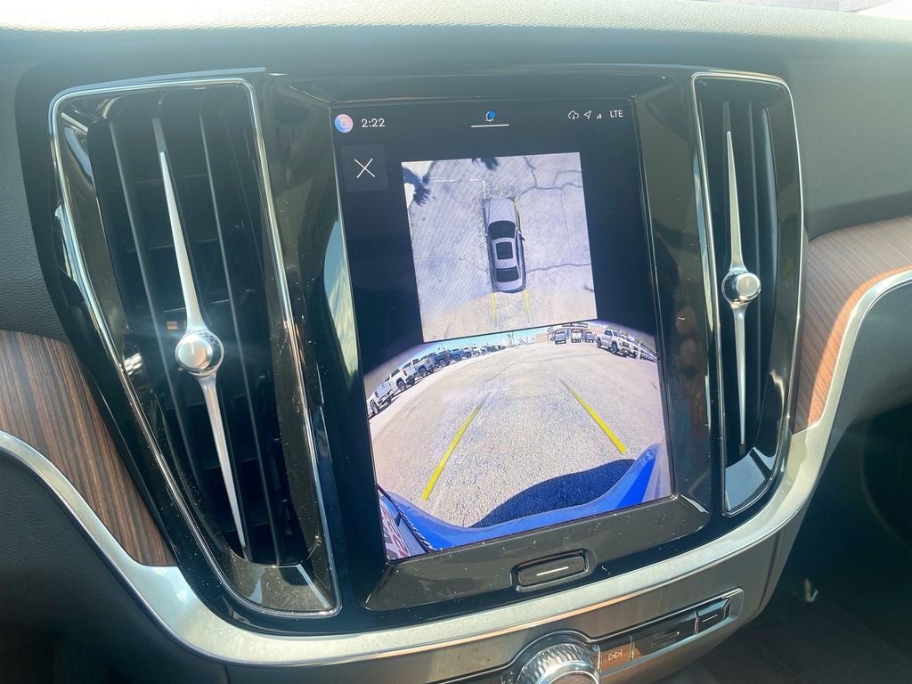 2024 Volvo S60 Plus Dark Theme