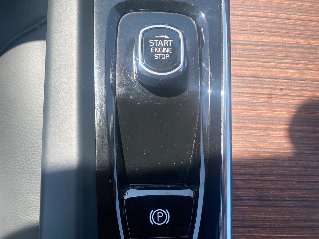 2024 Volvo S60 Plus Dark Theme