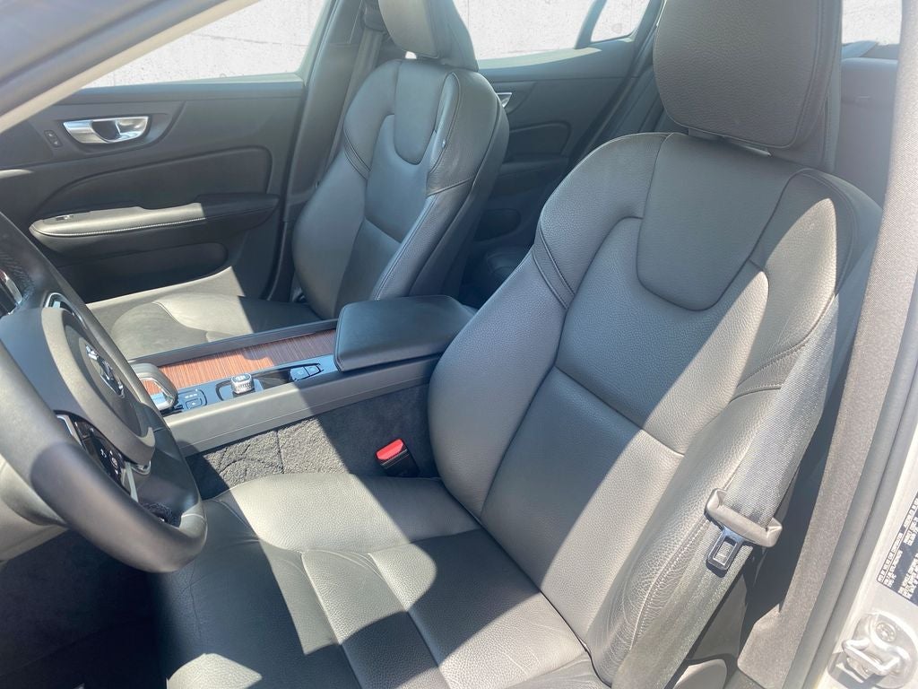 2024 Volvo S60 Plus Dark Theme