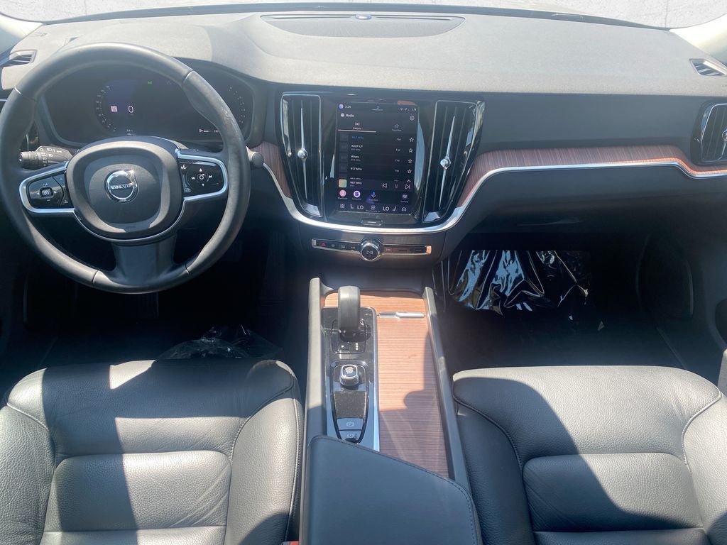 2024 Volvo S60 Plus Dark Theme