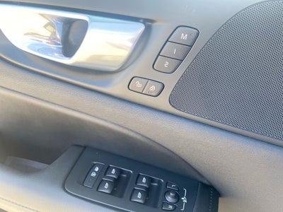 2024 Volvo S60 Plus Dark Theme