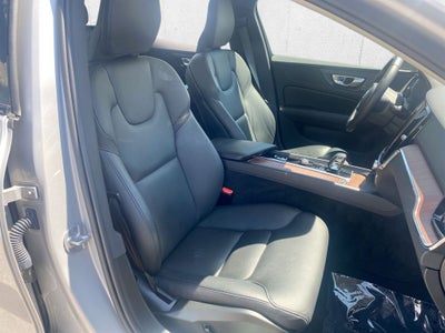 2024 Volvo S60 Plus Dark Theme