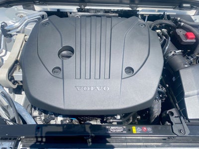 2024 Volvo S60 Plus Dark Theme