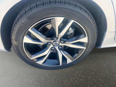 2024 Volvo S60 Plus Dark Theme