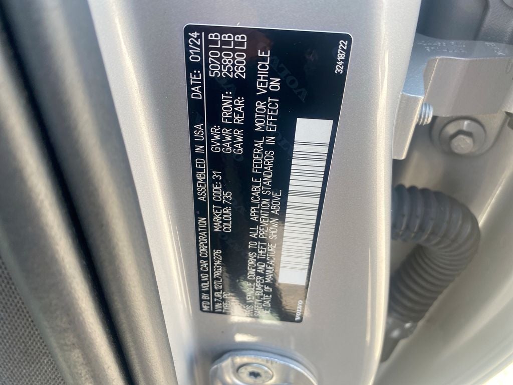 2024 Volvo S60 Plus Dark Theme
