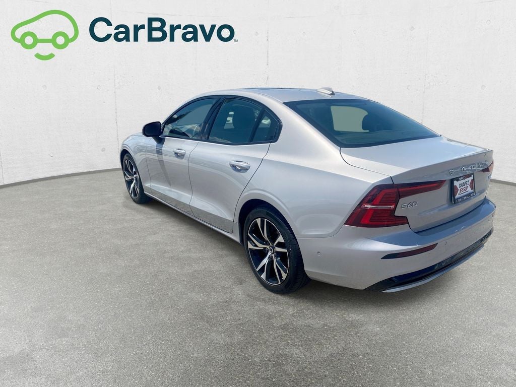 2024 Volvo S60 Plus Dark Theme