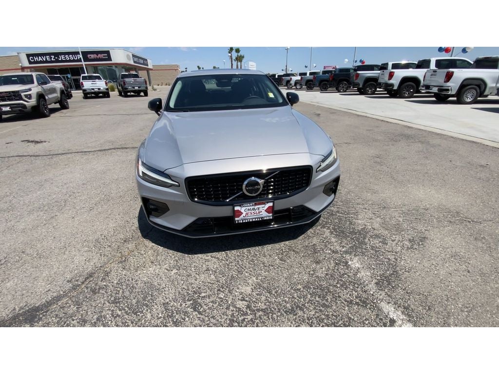 2024 Volvo S60 Plus Dark Theme