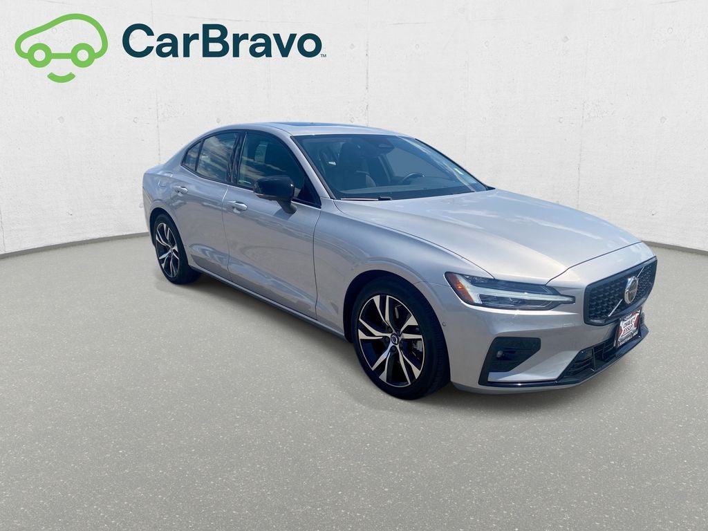 2024 Volvo S60 Plus Dark Theme