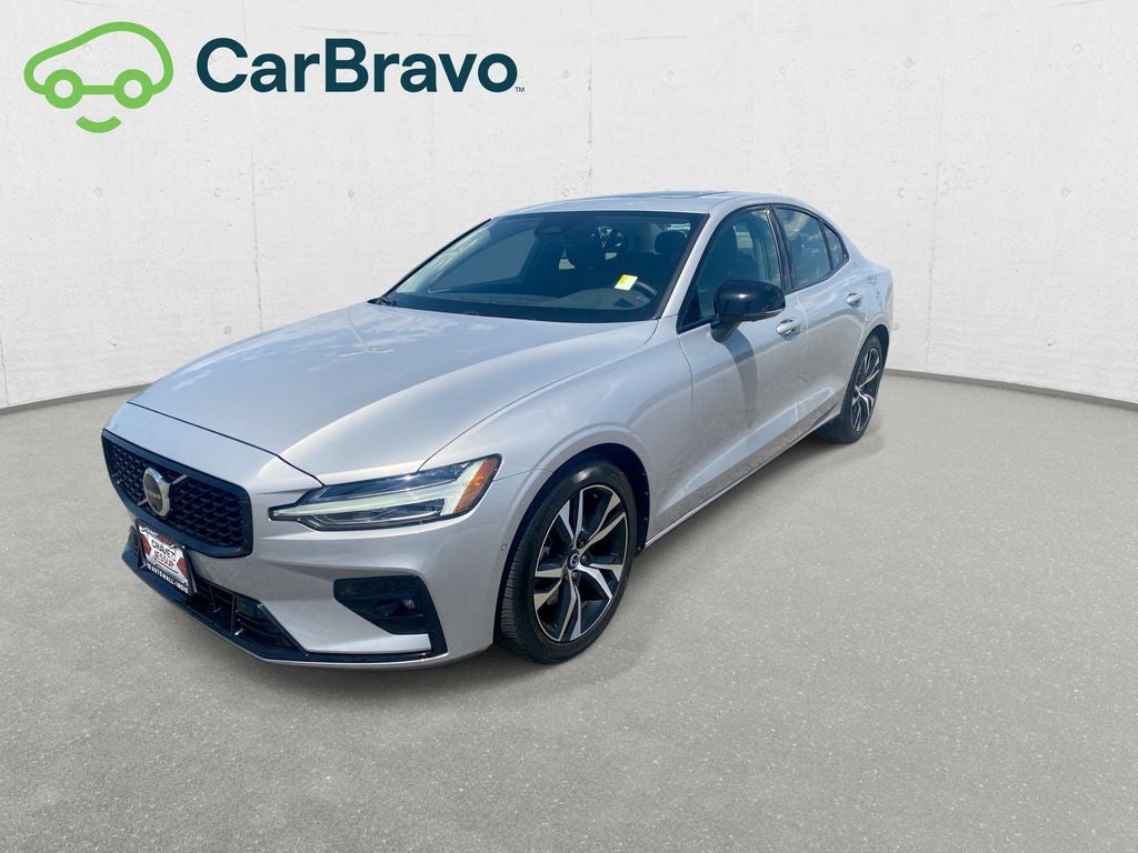 2024 Volvo S60 Plus Dark Theme