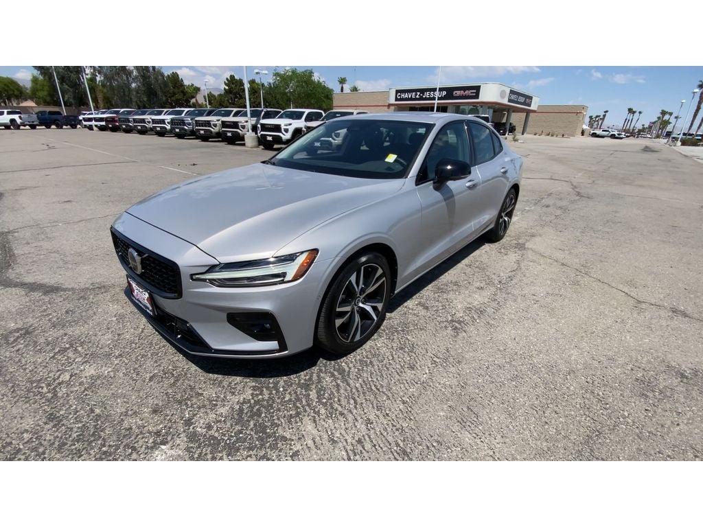 2024 Volvo S60 Plus Dark Theme