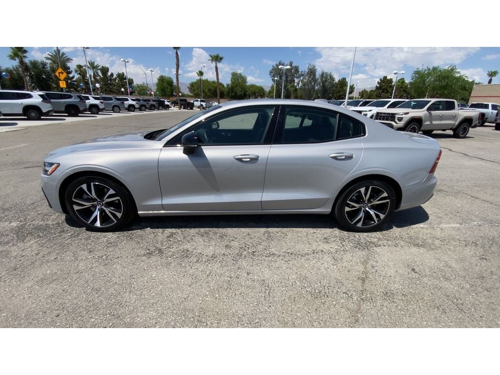 2024 Volvo S60 Plus Dark Theme